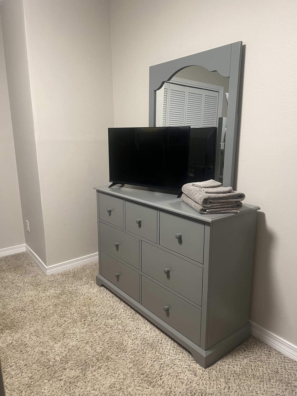 Bedroom 3 I Dresser I 32" Smart TV