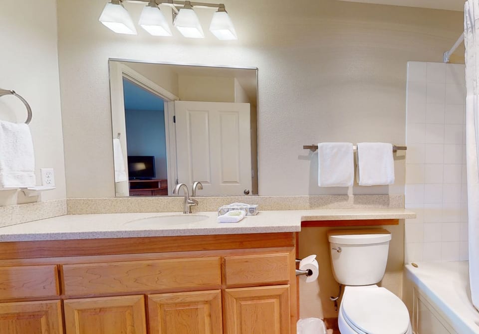 WhalePointe2BR-0804-010