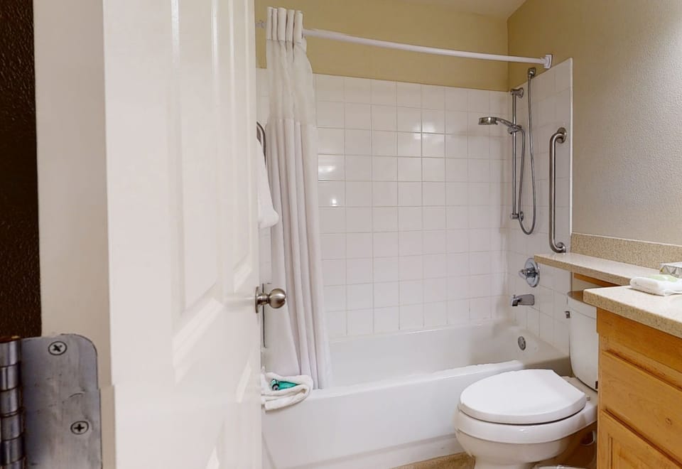 WhalePointe2BR-0804-009