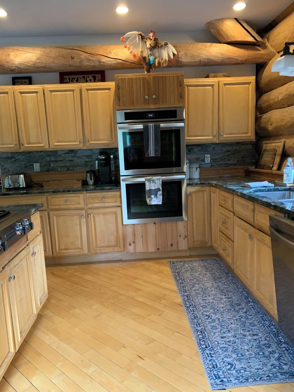Double ovens in our well equipped kitchen. 