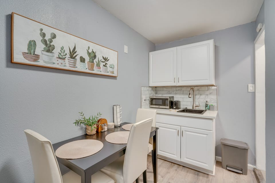 Dining Area | Dishes & Flatware Provided