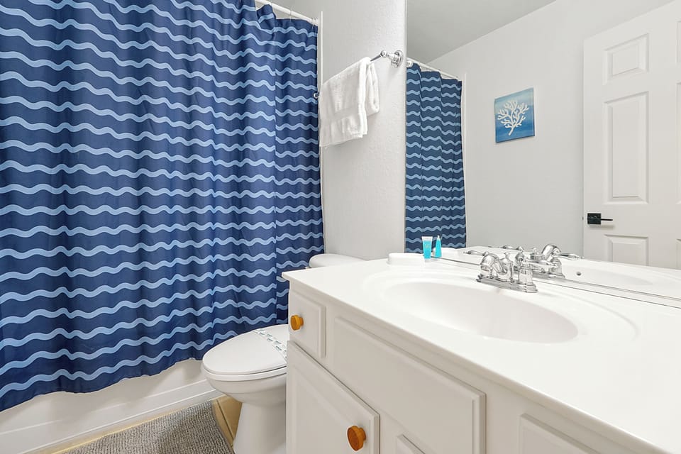 Bathroom adjacent to Mario bedroom - has bath tub