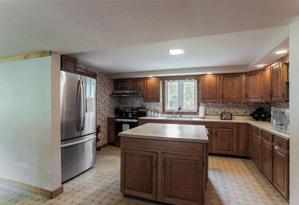 2023 appliances. Dishwasher installed 2023.
