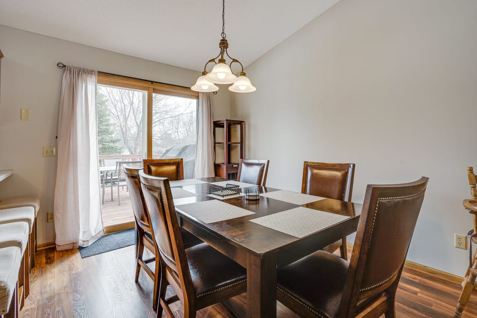 Dining Area | Dishware & Flatware Provided