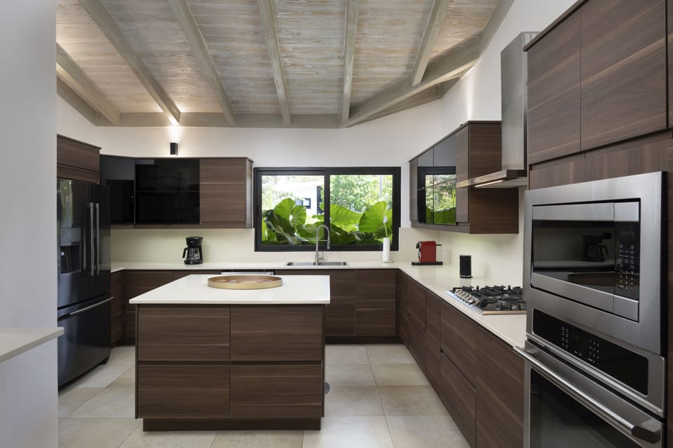 Fully equipped main kitchen 