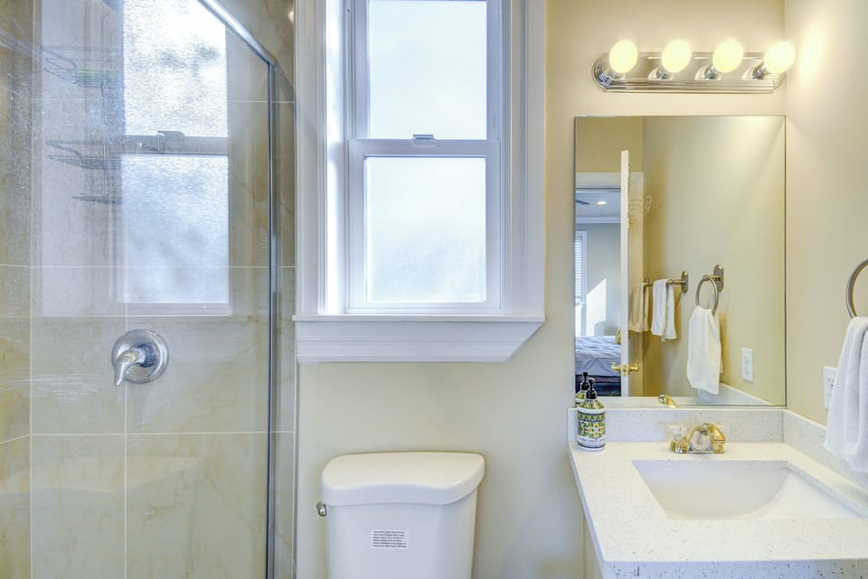 En-Suite Bathroom | Towels Provided | Complimentary Toiletries