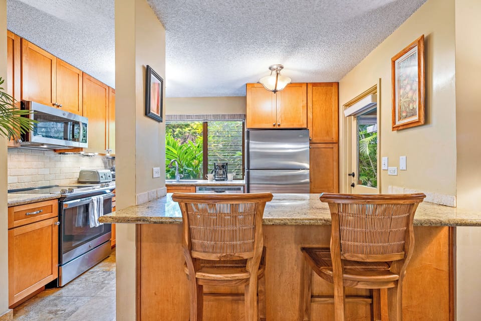 Kitchen (extra seating)