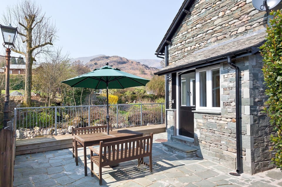 Forge Bridge Cottage in Coniston outdoor dining area
