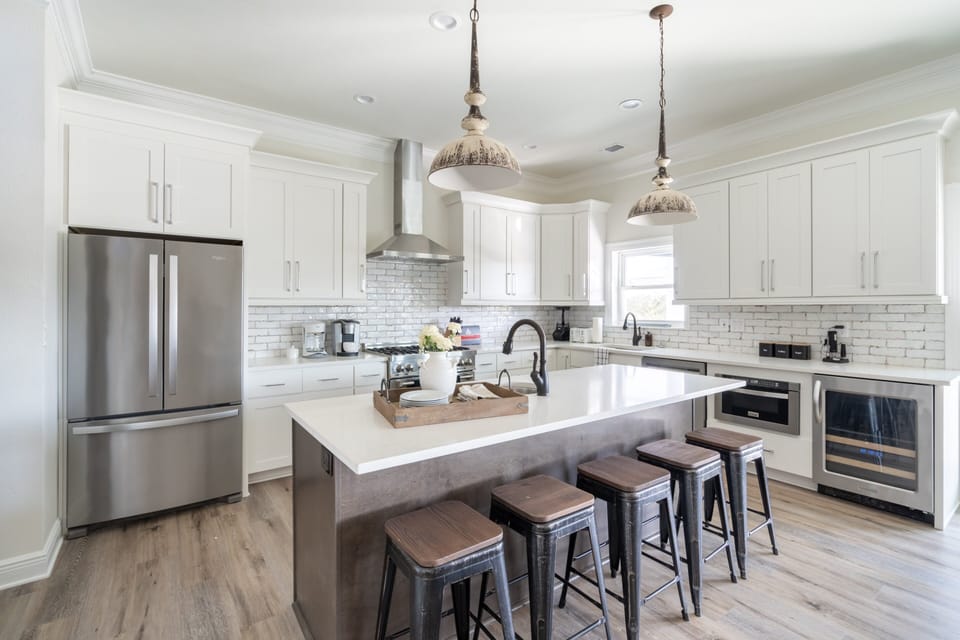 Kitchen with breakfast bar.