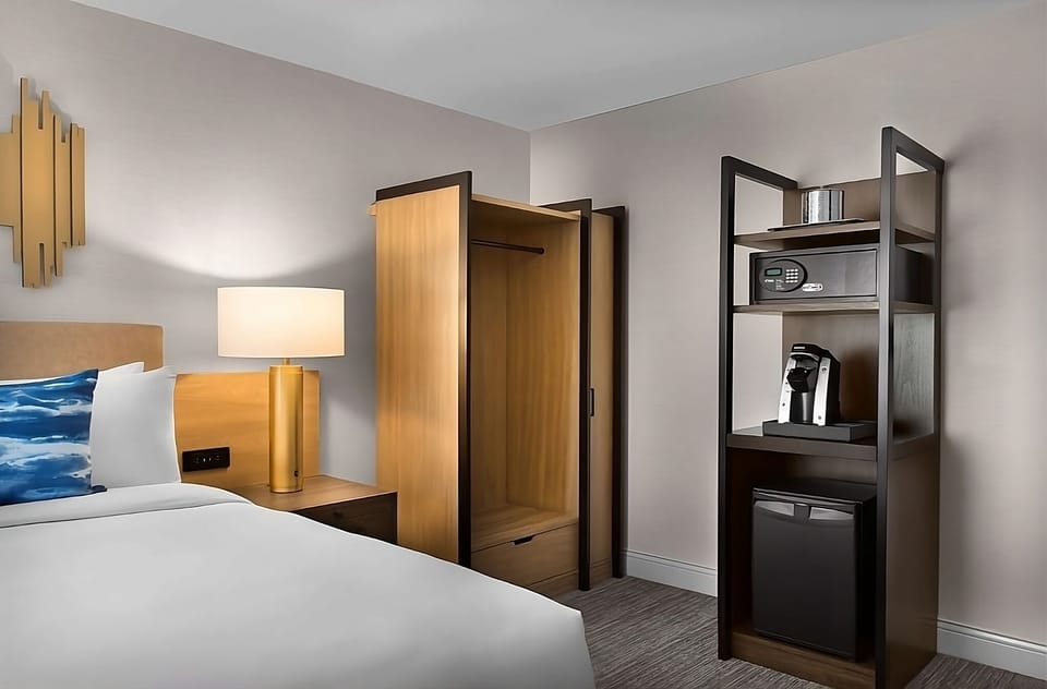 King sized bed! Exact unit will be assigned upon arrival. Views, colors and decor may vary.