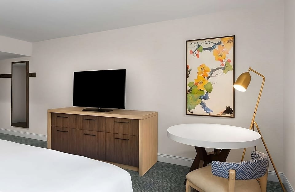 King sized bed! Exact unit will be assigned upon arrival. Views, colors and decor may vary.