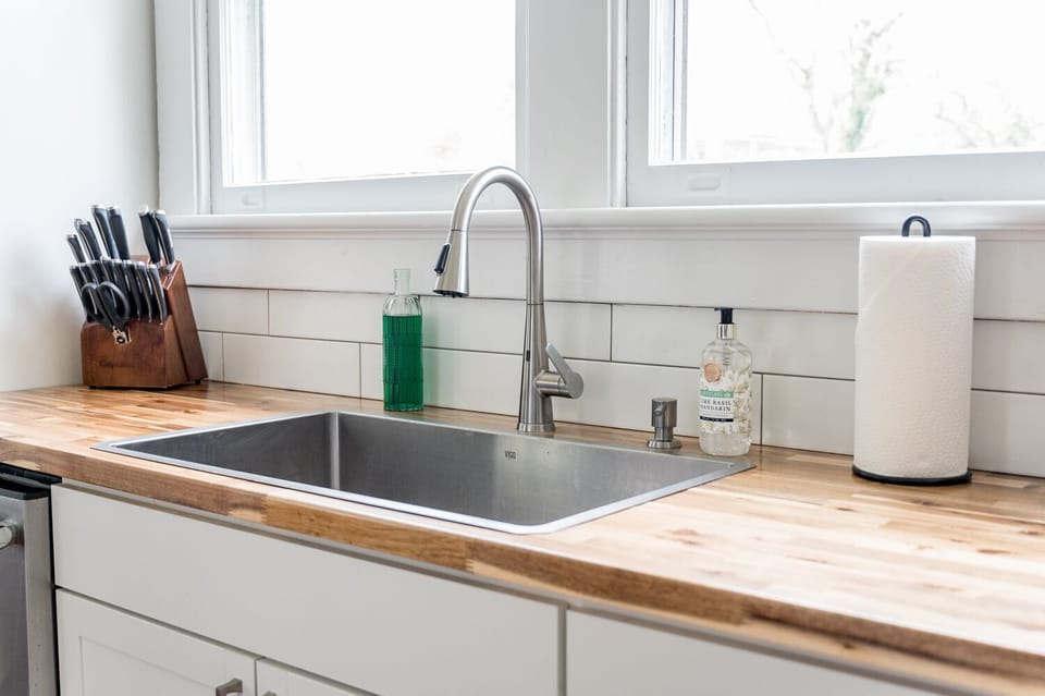 Kitchen sink with a smart water sensor feature (wave on and off)