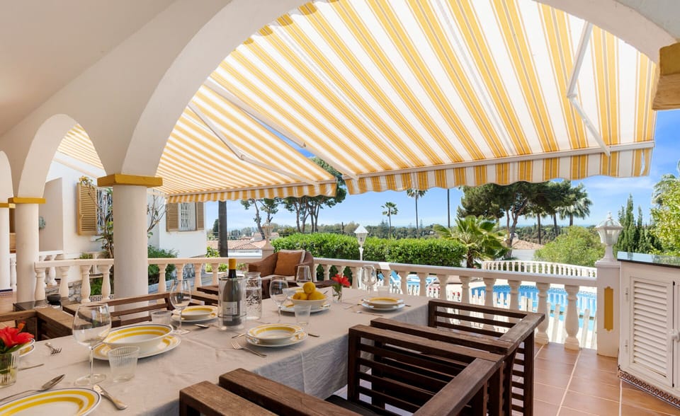 The terrace with bbq. 