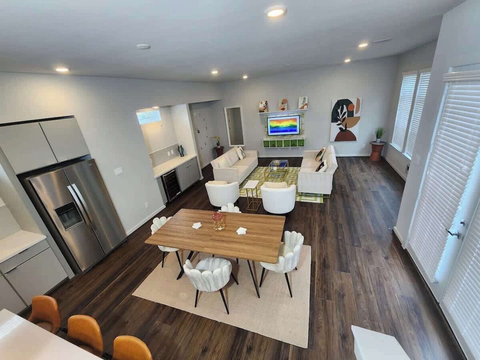 Extra large mid century living area with 55 inch flat screen smart TV