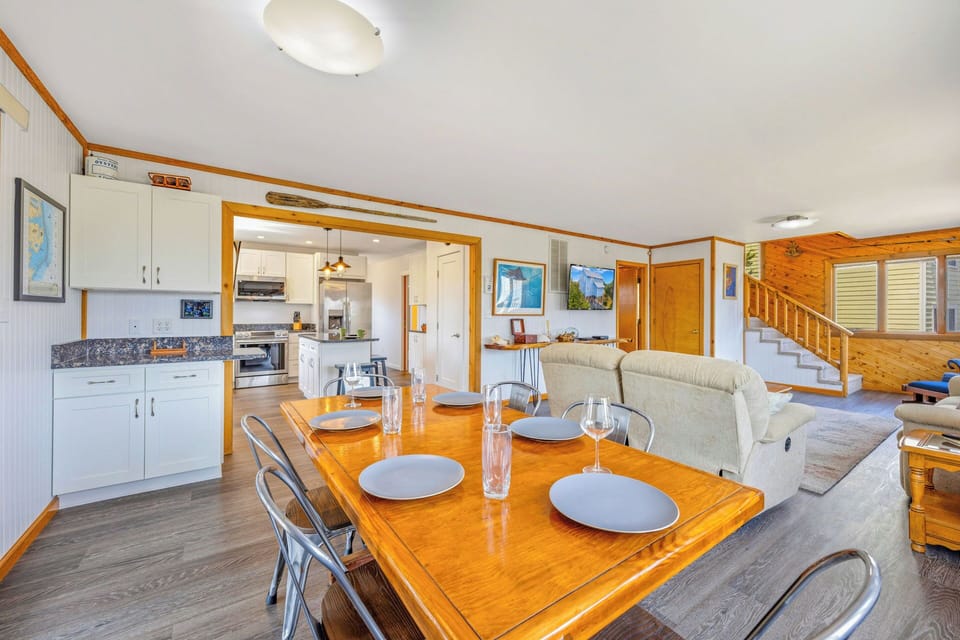 Surf or Sound Realty - 1112 - Edge of the World - Dining Area -3