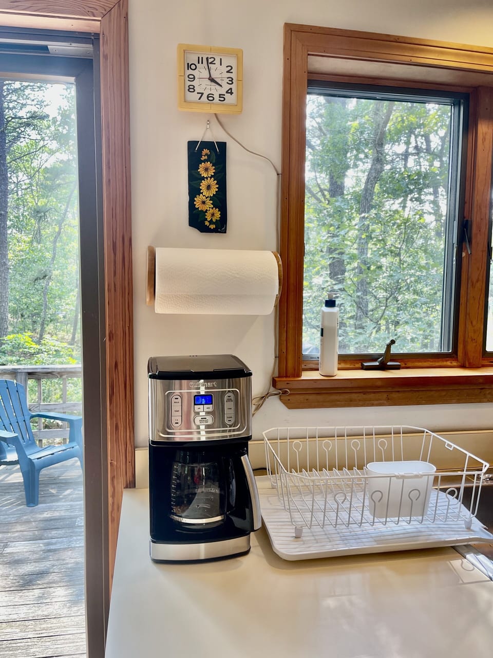 Brand new Cuisinart Coffee Machine with a charcoal filter & gold-tone filter.