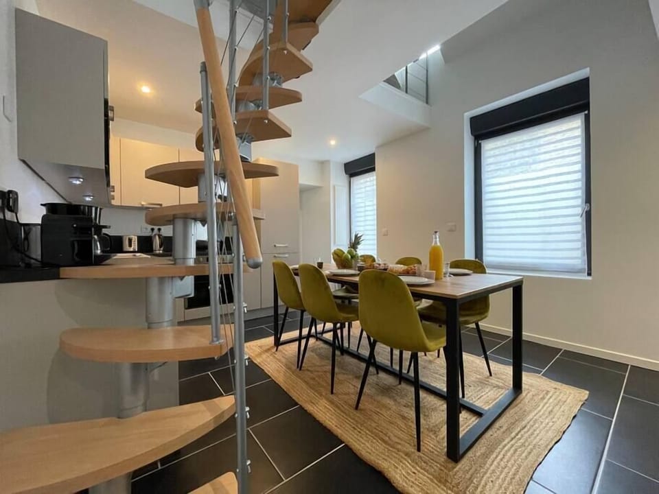 7a52b7fd-016f-44fa-b279-42555c642a7e