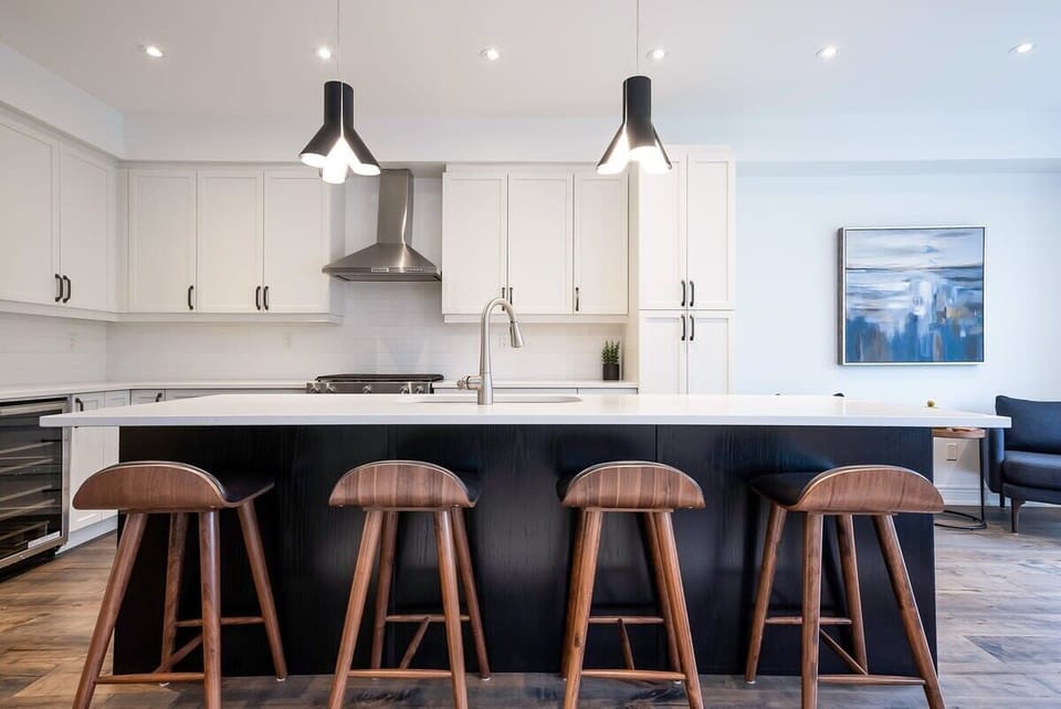 Please note: Bar stools shown in this photo are no longer available at this unit.