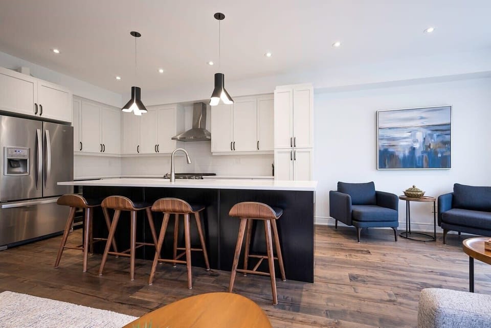 Please note: Bar stools shown in this photo are no longer available at this unit.