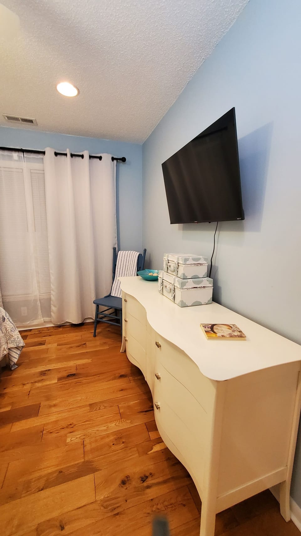 ROKU TV.  Blackout curtains, Dresser and plenty of space.