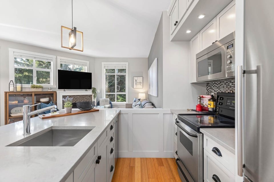Enjoy home-cooked meals while soaking in the mountain vibes
