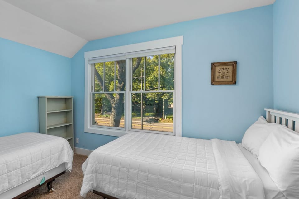 Bedroom 5-(2)Twin Beds