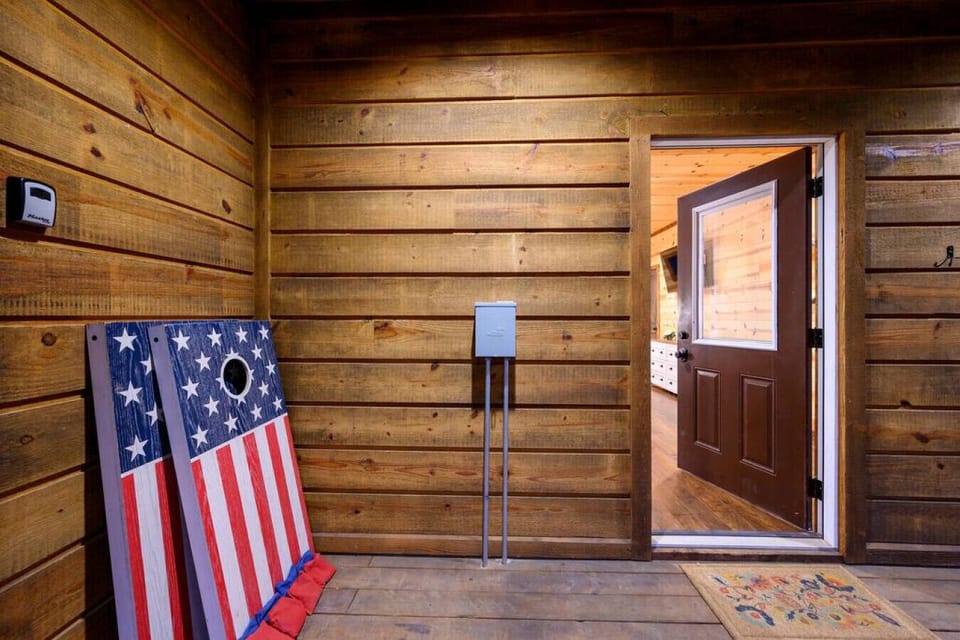 Looking for a fun activity to enjoy with your loved one? Our corn hole set is ready and waiting for you!