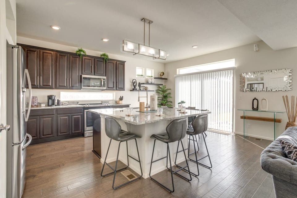 Kitchen | Cooking Basics | Coffee Maker | Paper Towels/Trash Bags Provided