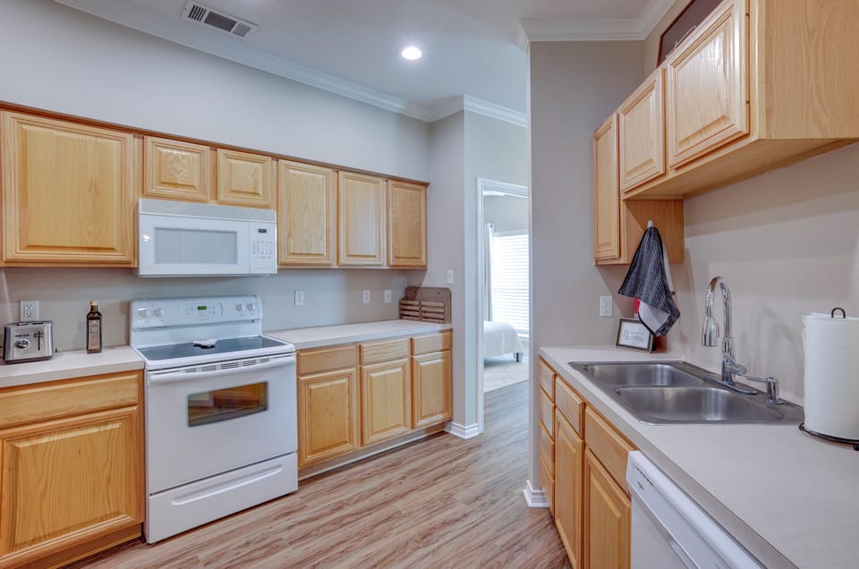 Kitchen | In-Unit Laundry | 3 Mi to Kyle Field & College Football Games