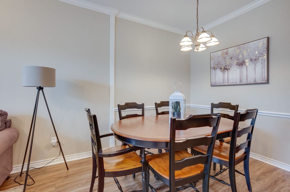 Dining Area | Dining Table | Breakfast Bar | Dishware/Flatware