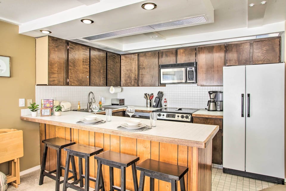 Kitchen & Dining | Equipped w/ Cooking Basics | Breakfast Bar