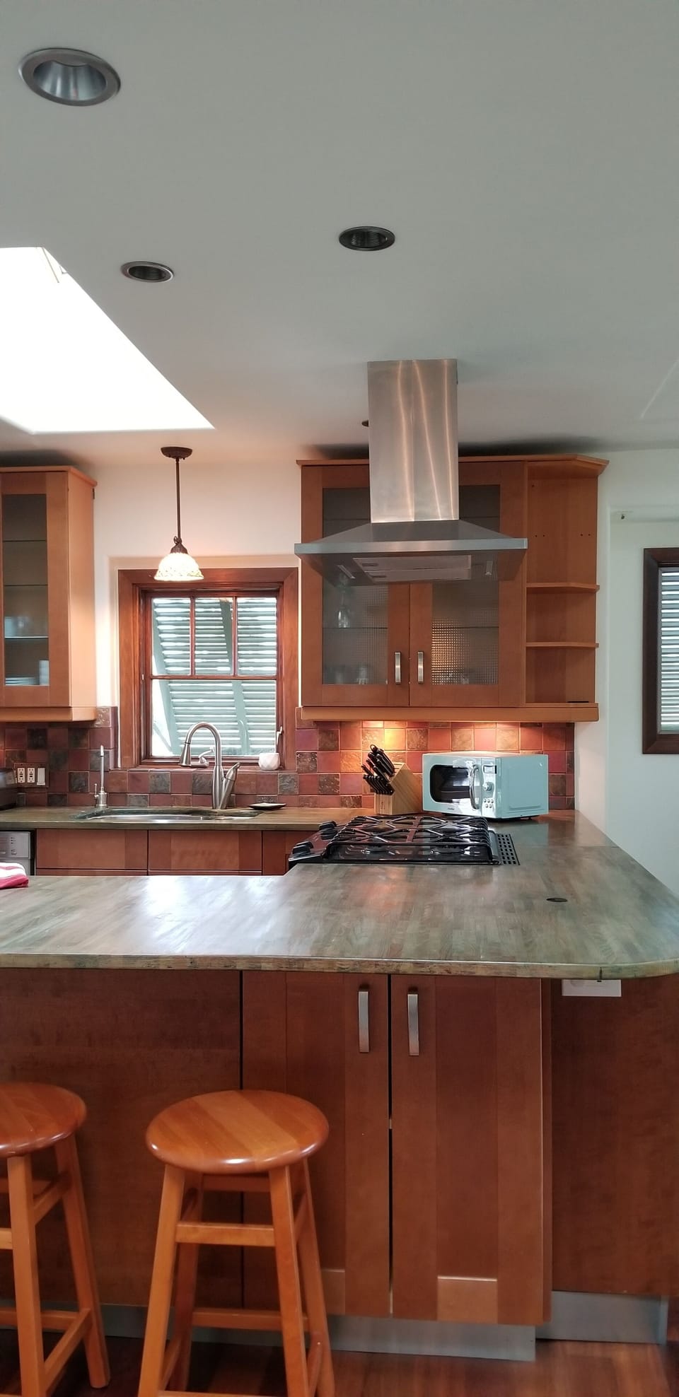 Counter seating option.