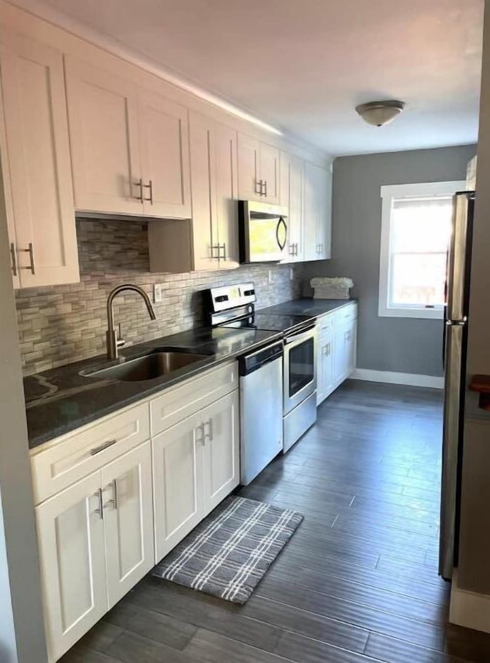 Updated kitchen: Soft-close cabinets, granite and stainless steel appliances 