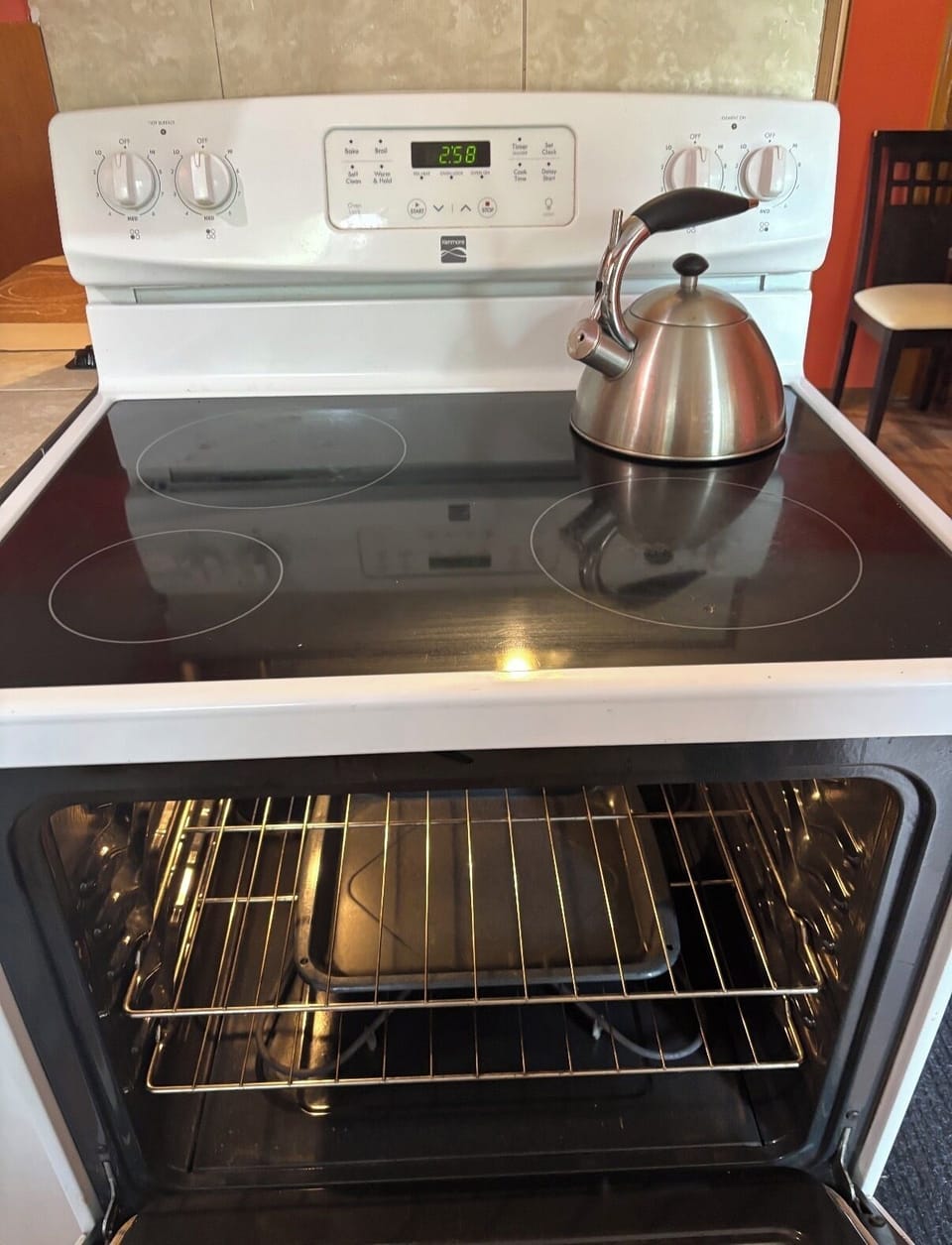 Full stove and oven electric glass top sparkling! 