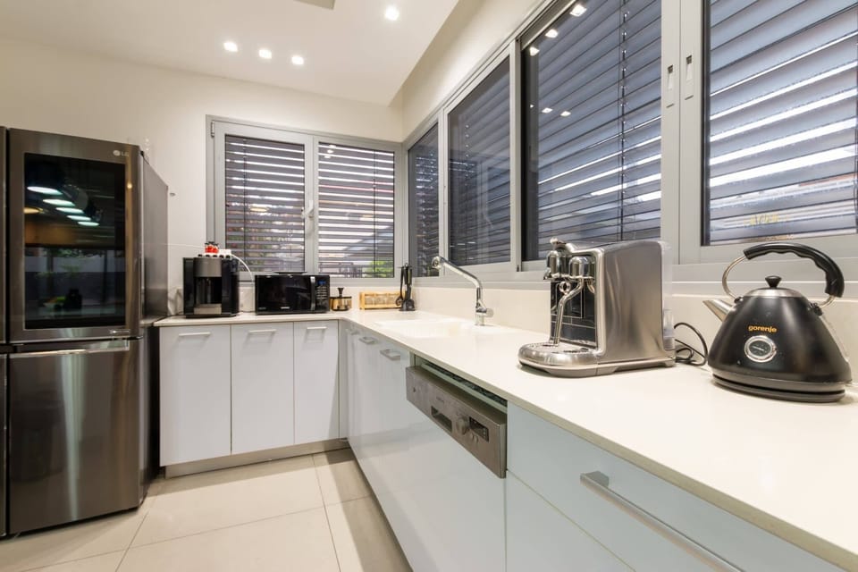 The Luxury Kitchen - Full Equipment
