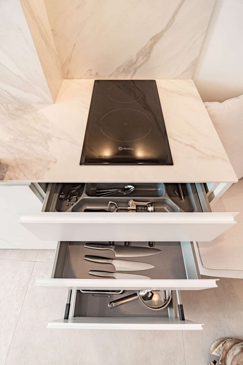 Kitchen hob, cutlery, fully equipped kitchen