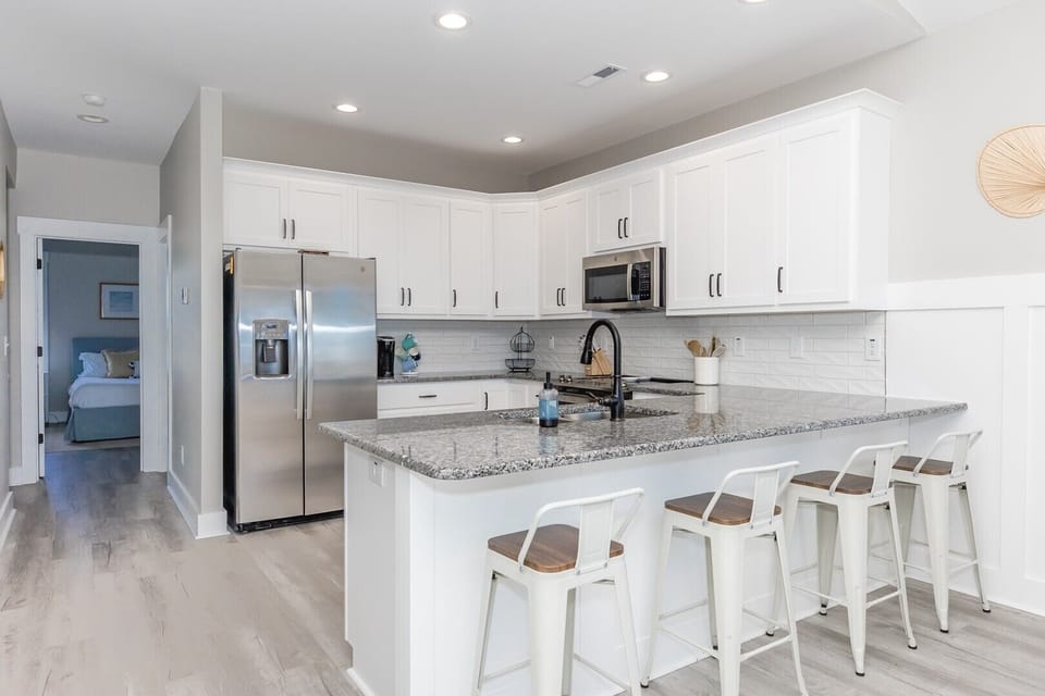 8              Kitchen with Eat-In Seating