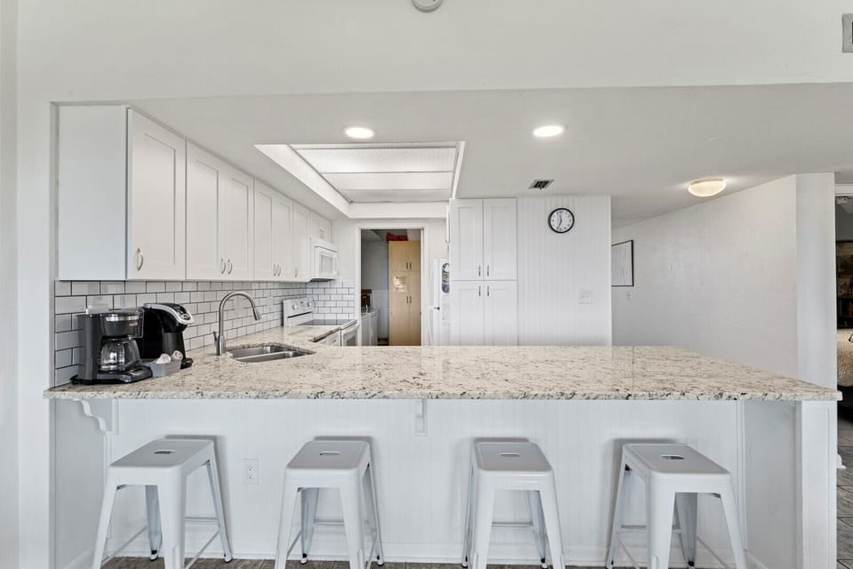 IH A104 Bar and Stools