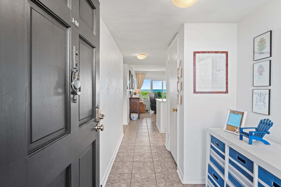 IH A104 Foyer