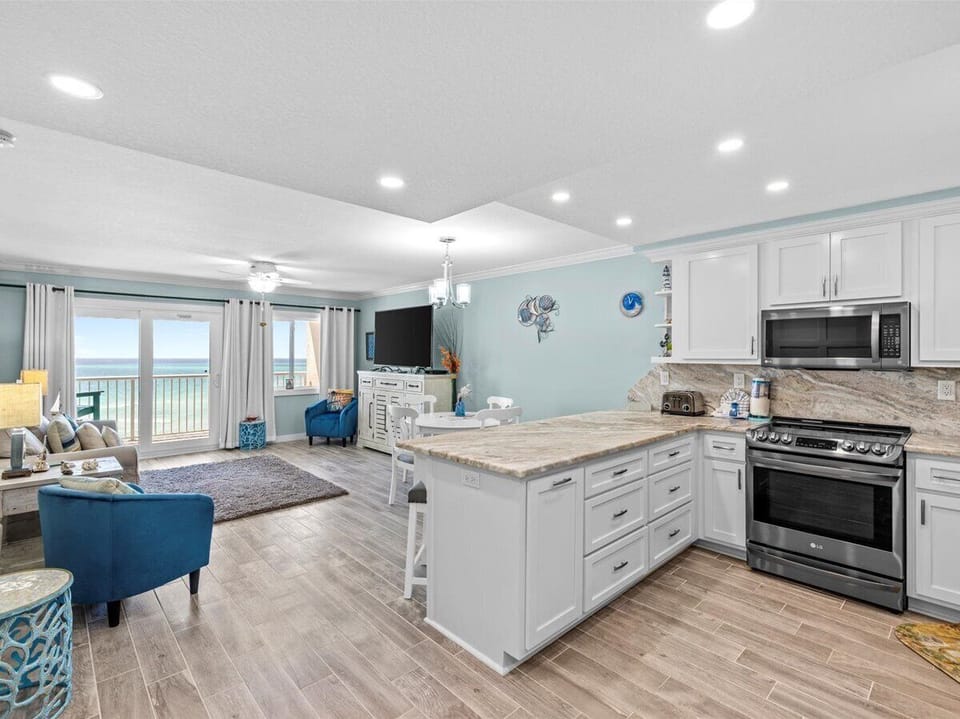 HSRC 722 Kitchen/Living Areas With Gulf View