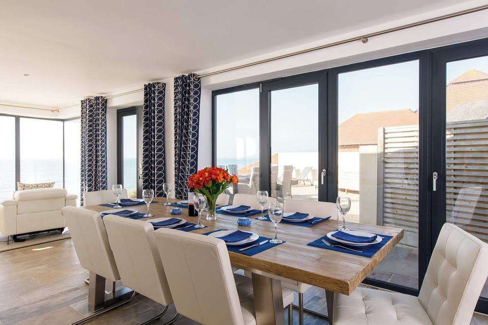 Spend long evenings eating and catching up with friends and family over dinner.