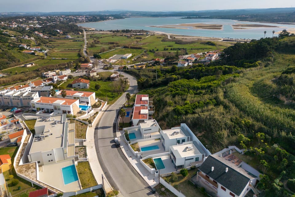 Modern holiday home for rent in Foz do Arelho, three bedrooms, private pool, close to the beach, vacations in Foz do Arelho.