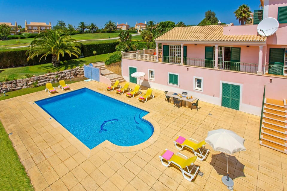 Villa Daisy image