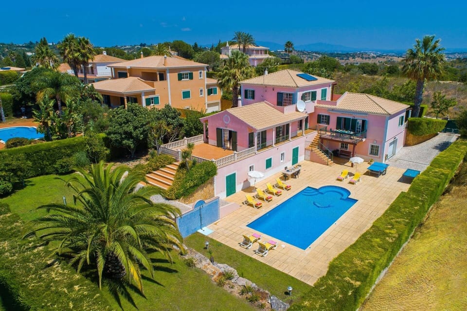 Villa Daisy image