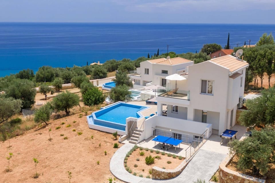 Villa Michou Helios image
