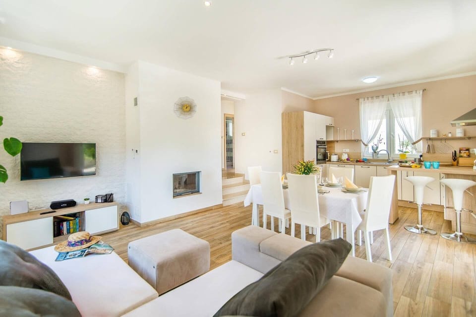 Villa Ladonja image