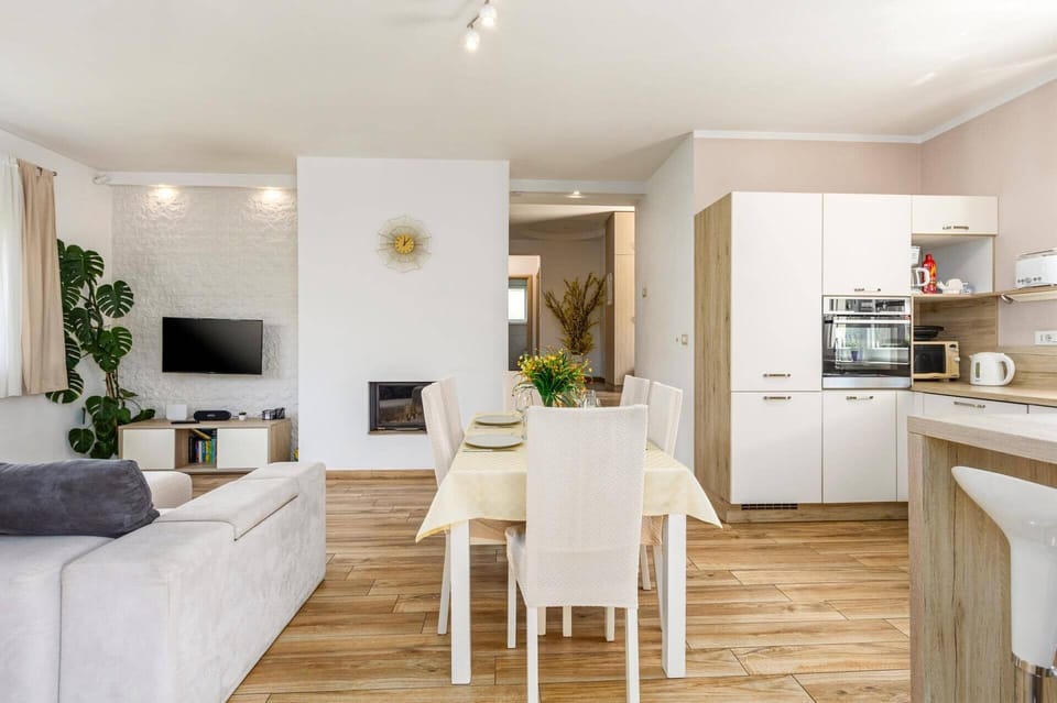 Villa Ladonja image
