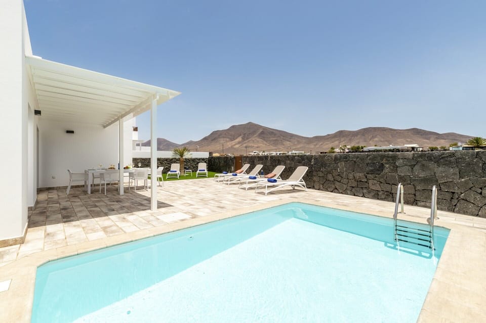 Villa Montane image