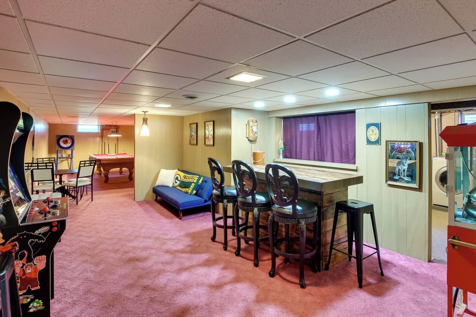 Green Bay Vacation Rental | 3BR | 2.5BA | 2,145 Sq Ft | Requires Stairs