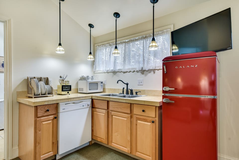 Studio | Kitchenette | Free WiFi | Homeowner/Another Vacation Rental On-Site